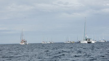 Yacht Berbendera Australia Terseret Gelombang di Sumba